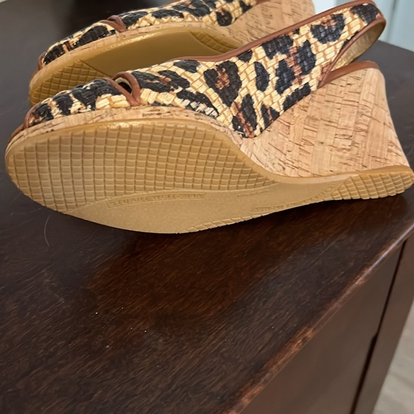 Stuart Weitzman peep toe wedge sandals. Size 6.5 EUC - Picture 5 of 5